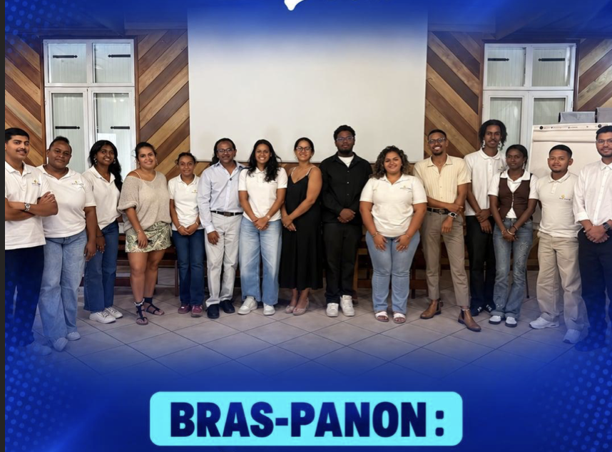 Les Etudiants du BTSA DATR à la Mairie de Bras Panon